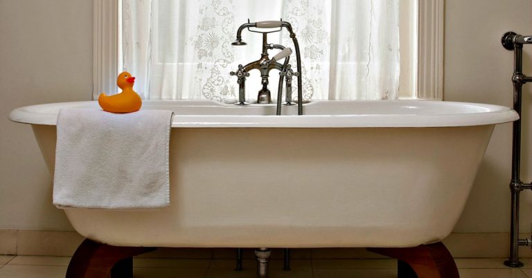 Homemade Bathtub Cleaner