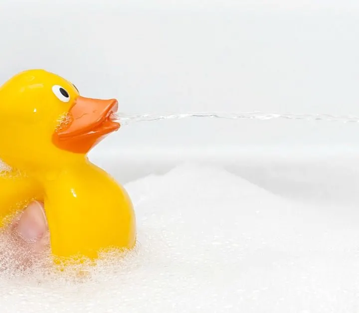 Parents, do you struggle with your kids at bath time? Does it ruin your evening? Here are some GREAT tips for bath time so you can enjoy your night.
