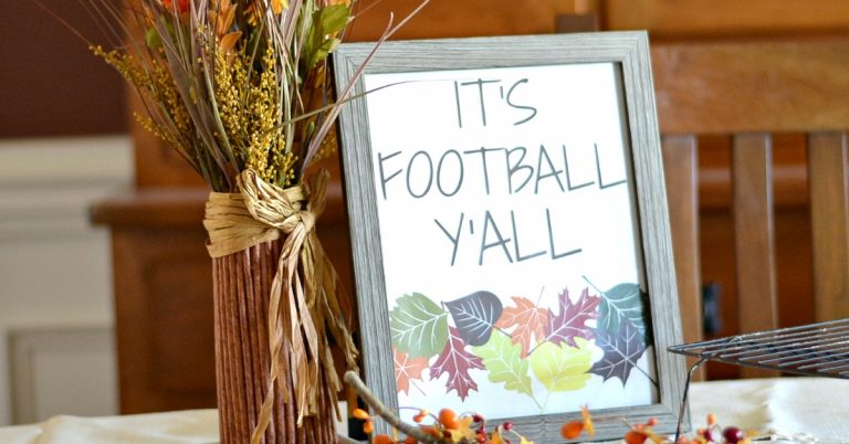You know you need this super cute football printable this football season. Print this out and cook some pizza and you're ready for the game!
