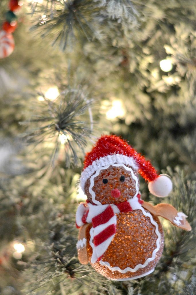 Check out these 4 EASY Christmas safety tips you need to review to stay safe over the holidays.