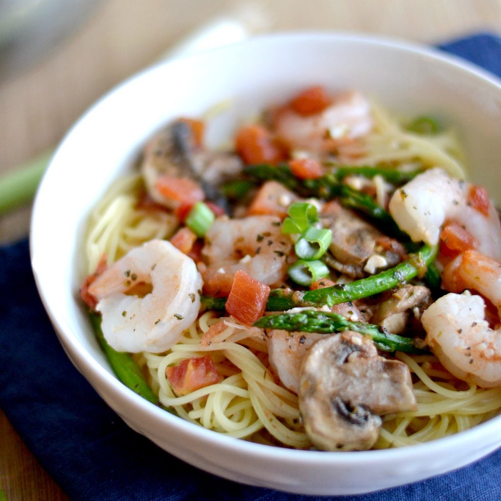 Get this shrimp and asparagus pasta dinner recipe here. This is such an easy meal with tons of flavor. You can be eating in less than 20 minutes.