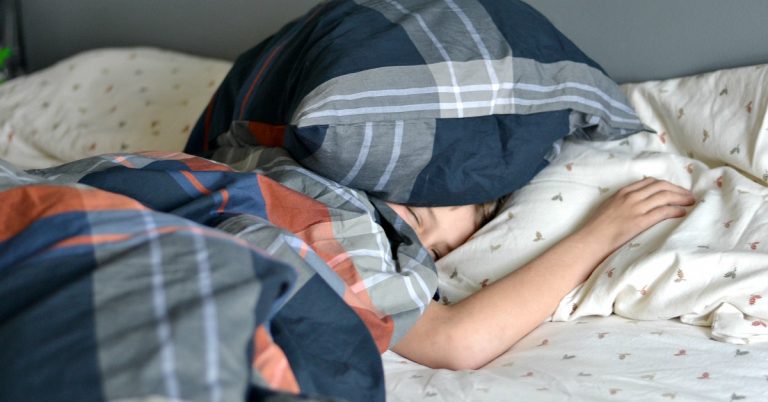 Getting a good nights sleep can be hard for anyone, but kids may not realize things they do can affect sleep. Click over and grab these sleeping tips for tweens.
