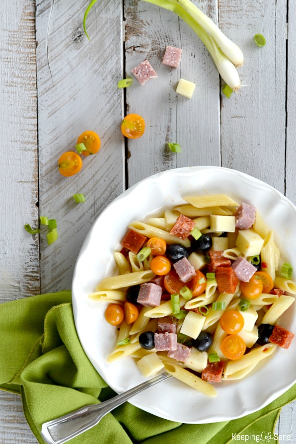 It's school time! Grab this great antipasto salad that's perfect for lunches and get some back to school lunch tips at the same time.