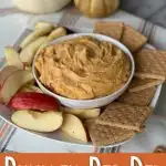 Bowl of pupkin pie dip with apples and graham crackers